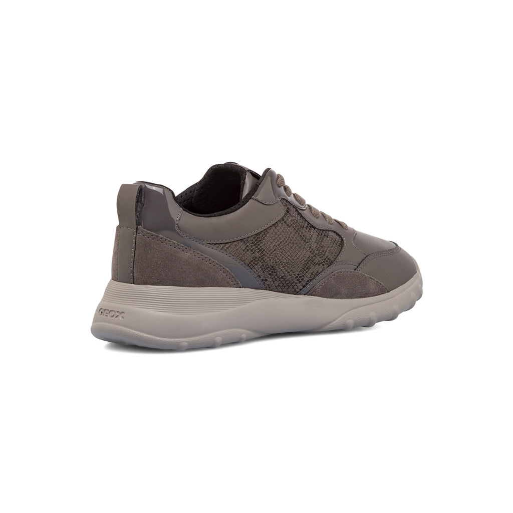 Sneakers traspiranti da donna in pelle grigie Geox