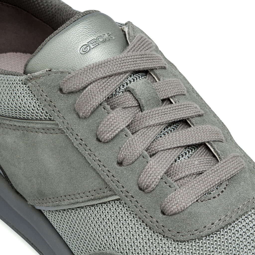 Sneakers traspiranti da donna in pelle grigie e verde salvia Geox
