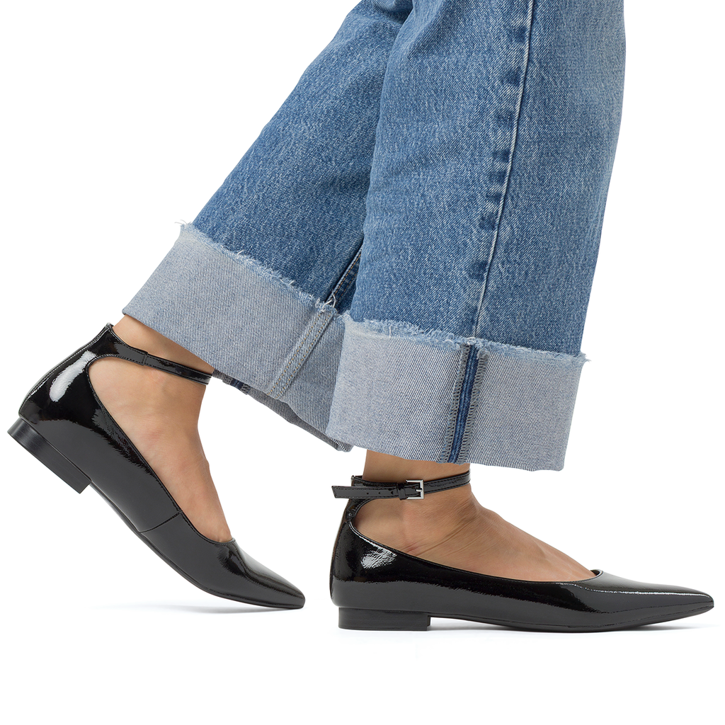 Ballerine nere da Donna effetto vernice con cinturino Lora Ferres