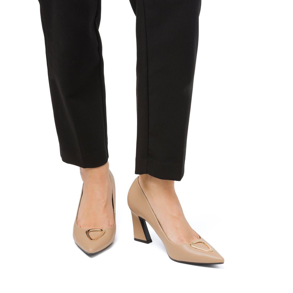 Décolleté beige da donna Lora Ferres con tacco 7,5 cm e fibbia dorata