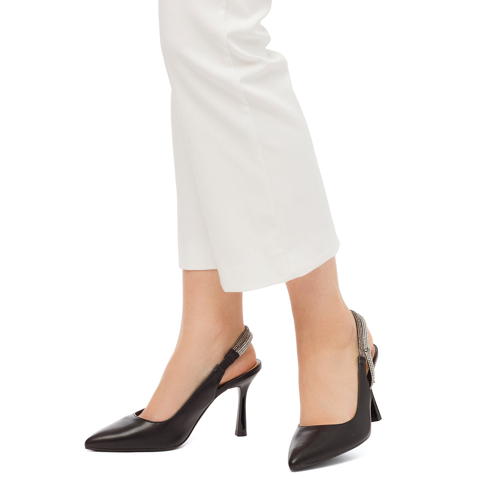 Décolleté slingback nere con strass gioiello sul cinturino e tacco a stiletto 9 cm Lora Ferres