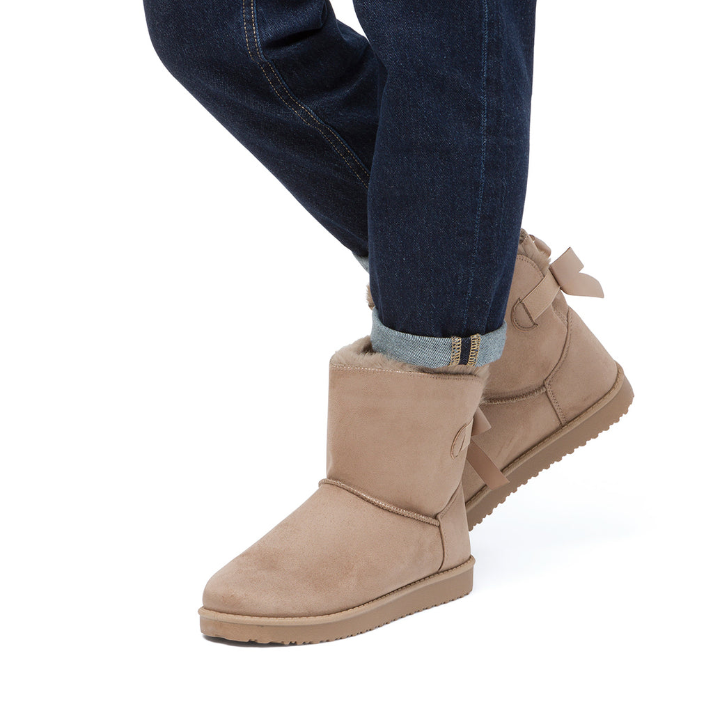 Stivaletti imbottiti da donna effetto scamosciato khaki con fiocco Lora Ferres