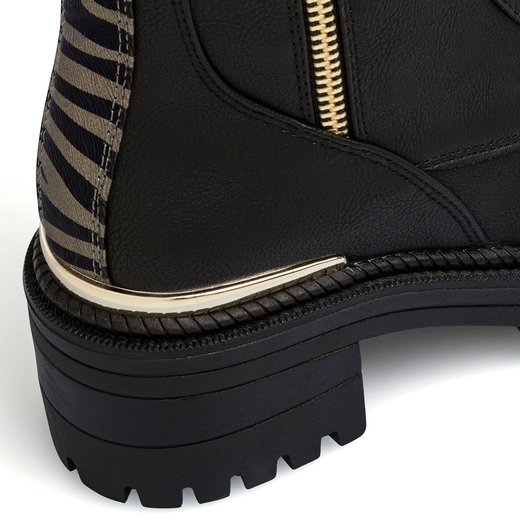 Anfibi neri da donna con suola chunky e zip Lora Ferres