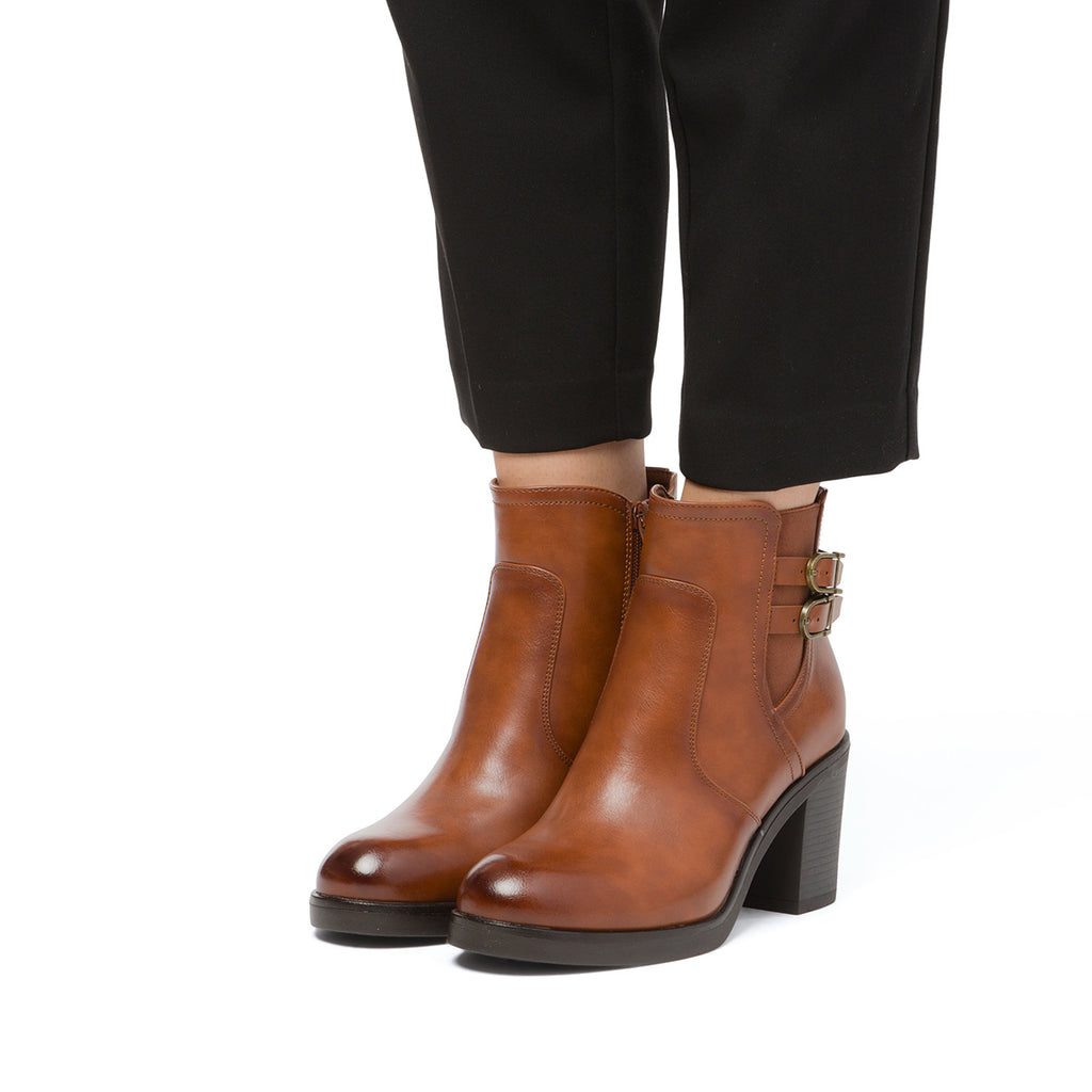 Stivaletti marroni con tacco 8,5 cm fibbie effetto vintage da Donna Lora Ferres