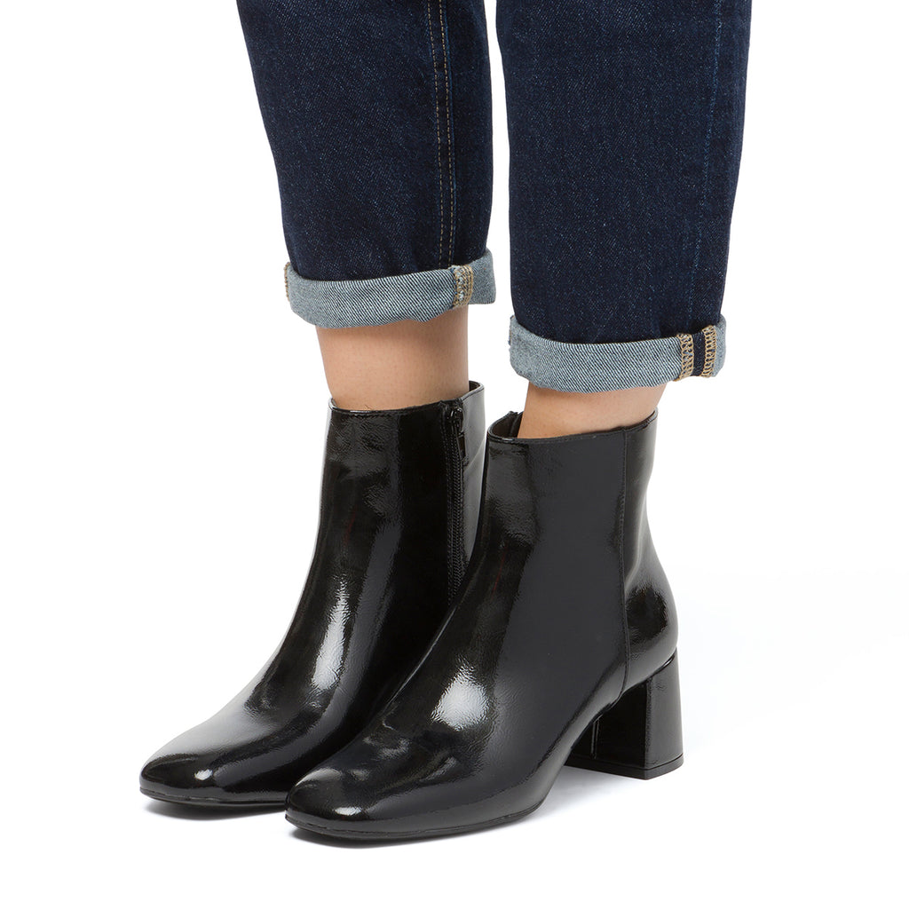 Stivaletti con tacco 6 cm neri da donna effetto vernice Lora Ferres