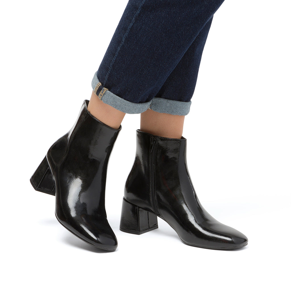Stivaletti con tacco 6 cm neri da donna effetto vernice Lora Ferres