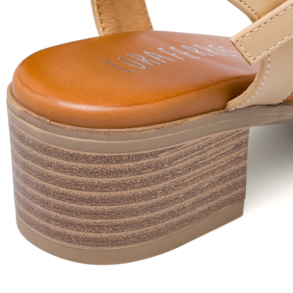 Sandali da donna beige con tacco e dettagli oro Lora Ferres