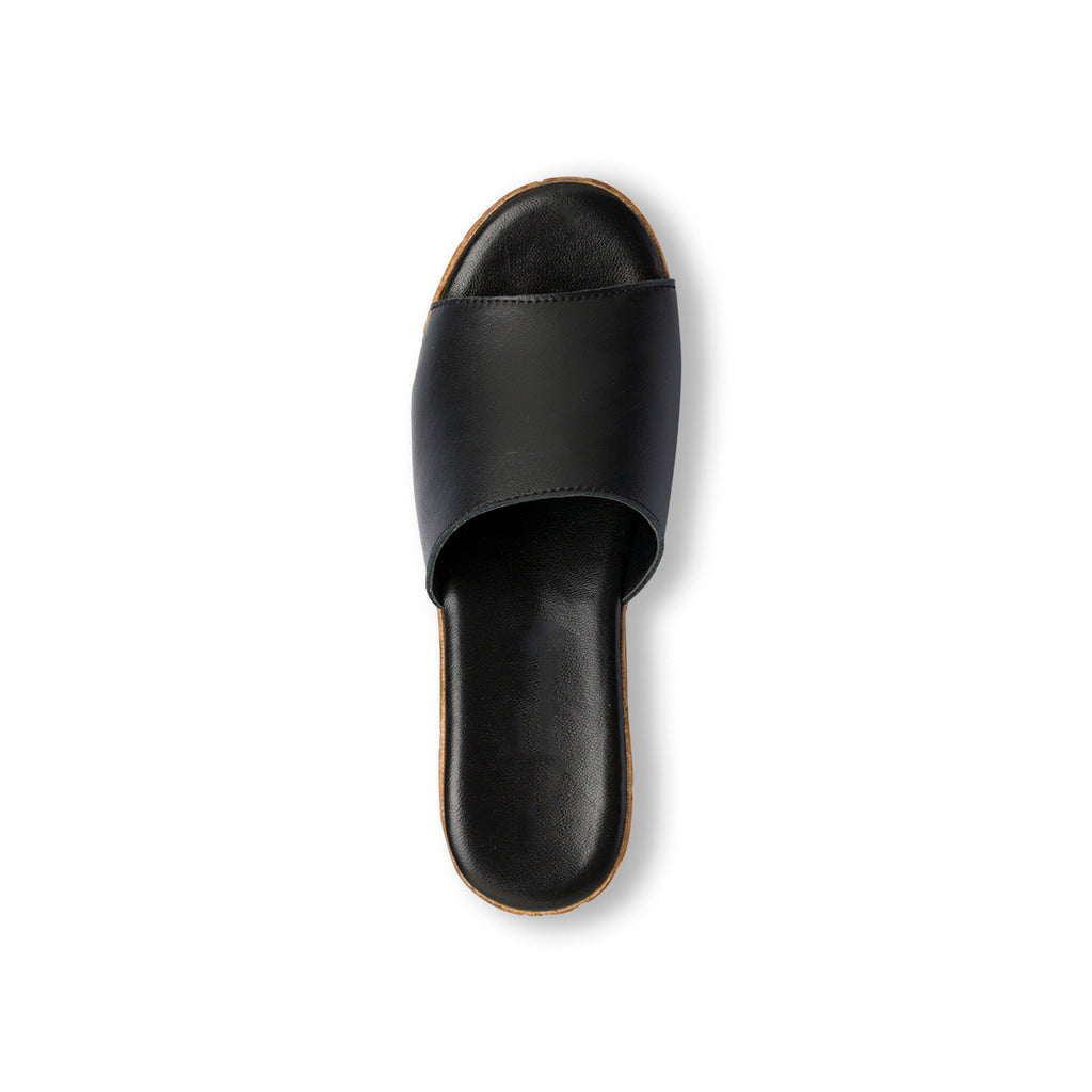 Ciabatte nere  in pelle da donna con zeppa 7 cm Primo Piano