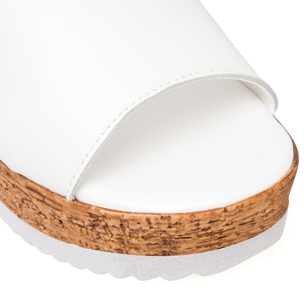 Ciabatte bianche in pelle da donna con zeppa 7 cm Primo Piano