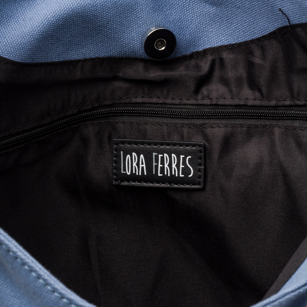 Borsa a spalla azzurra con paillettes Lora Ferres