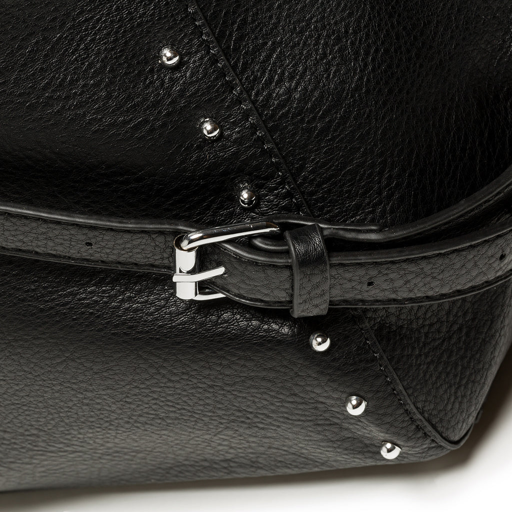 Borsa a spalla nera con piccole borchie argento Le Najadi