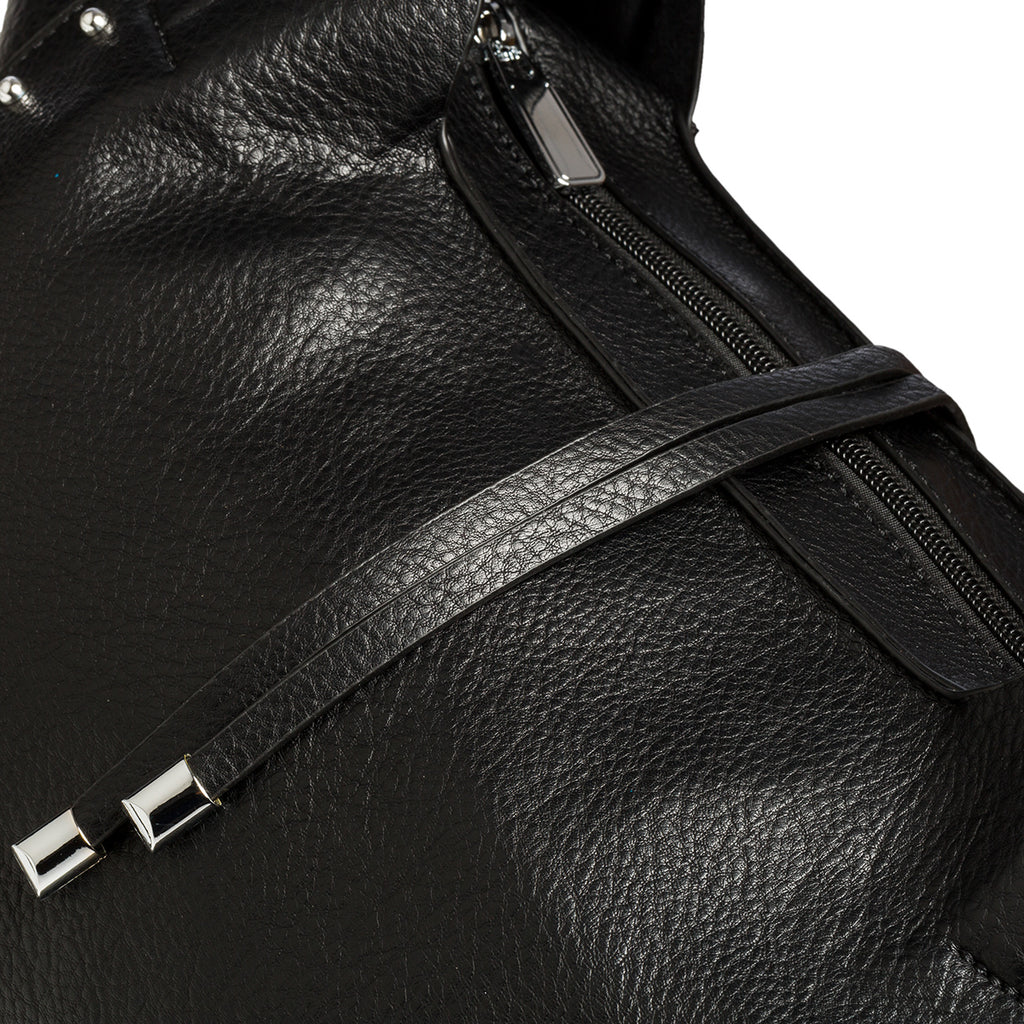 Borsa a spalla nera con piccole borchie argento Le Najadi