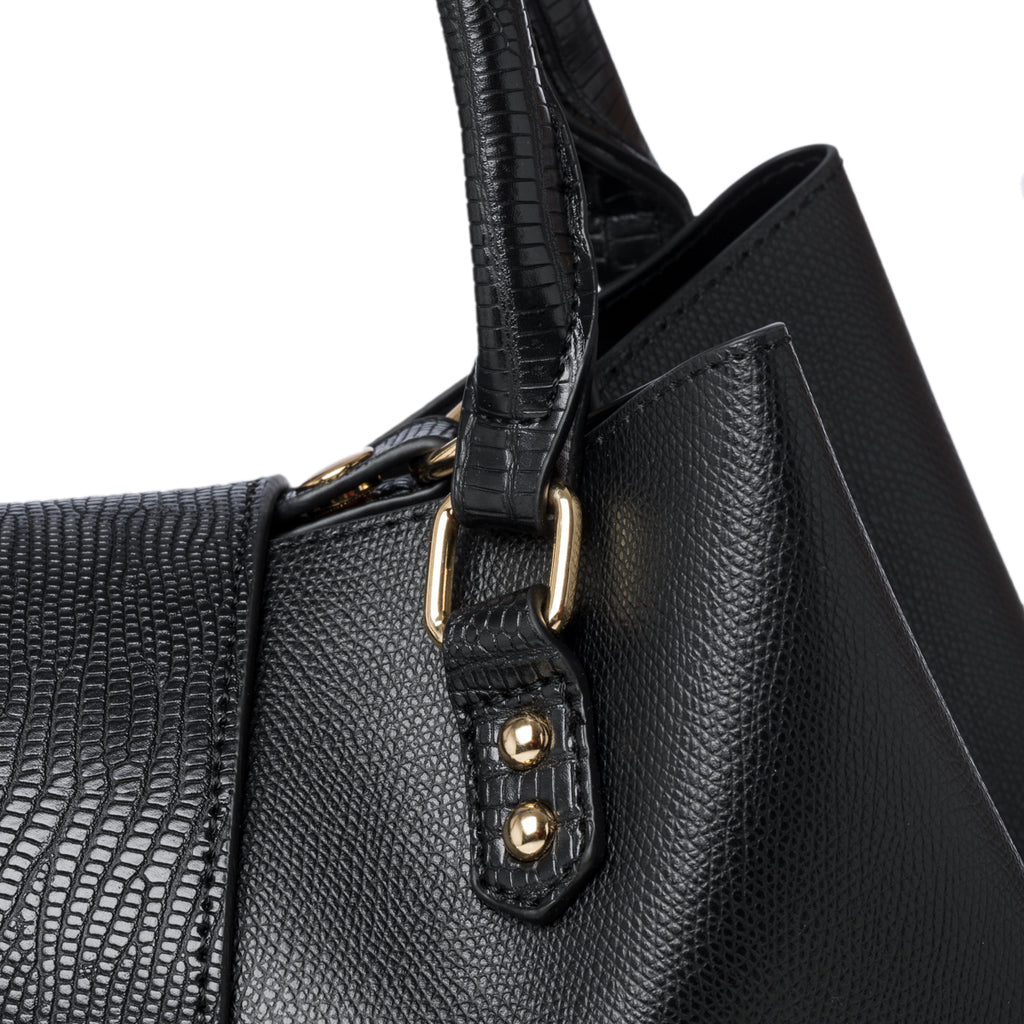 Borsa a spalla nera con piccole borchie oro Carrera Jeans Nova