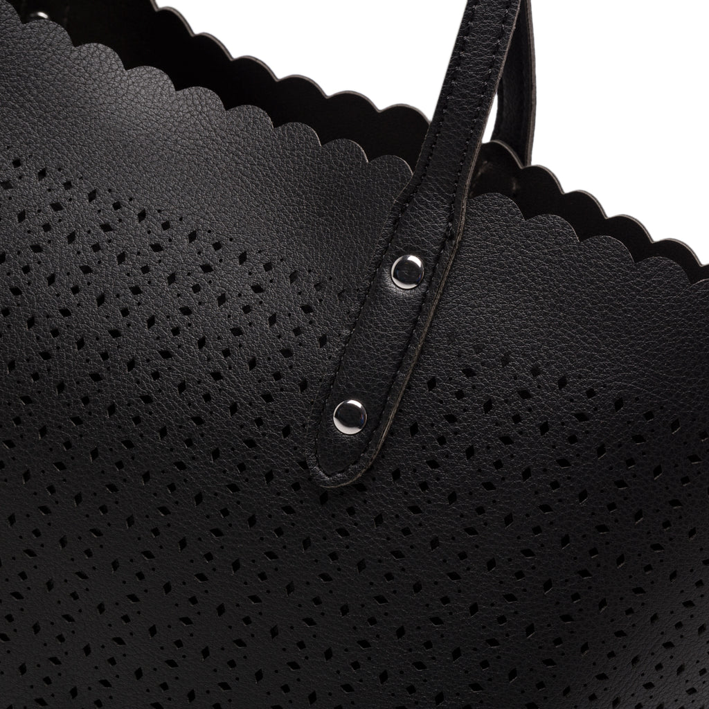 Borsa a spalla nera effetto traforato Lora Ferres