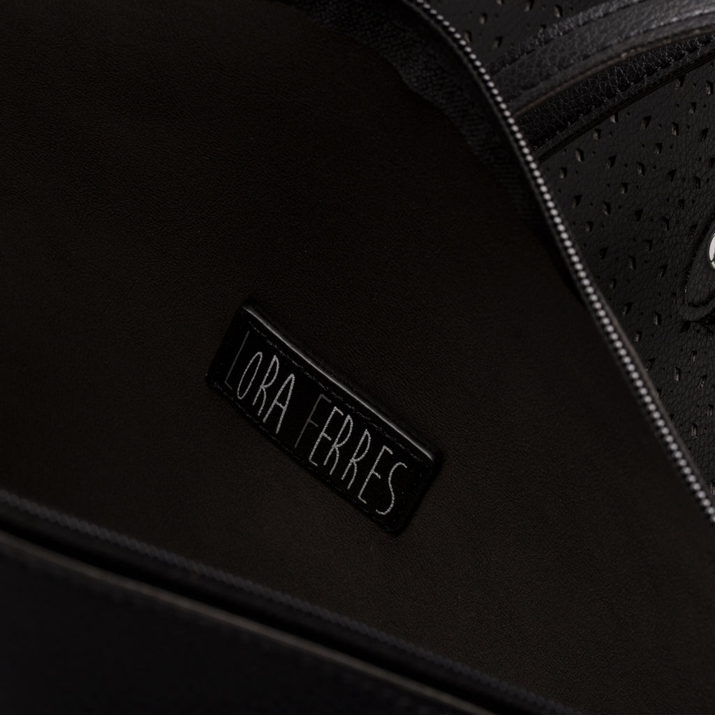 Borsa a spalla nera effetto traforato Lora Ferres