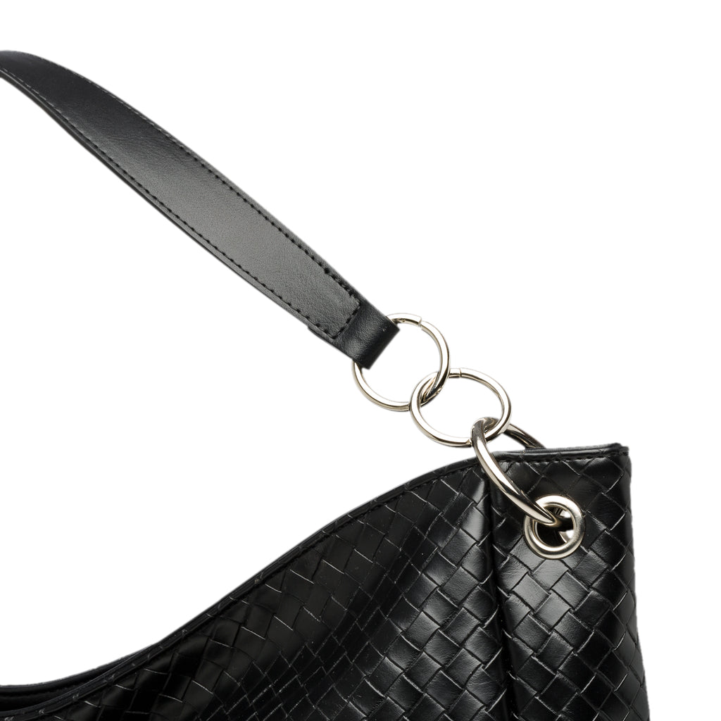 Borsa a spalla nera in similpelle intrecciata Lora Ferres