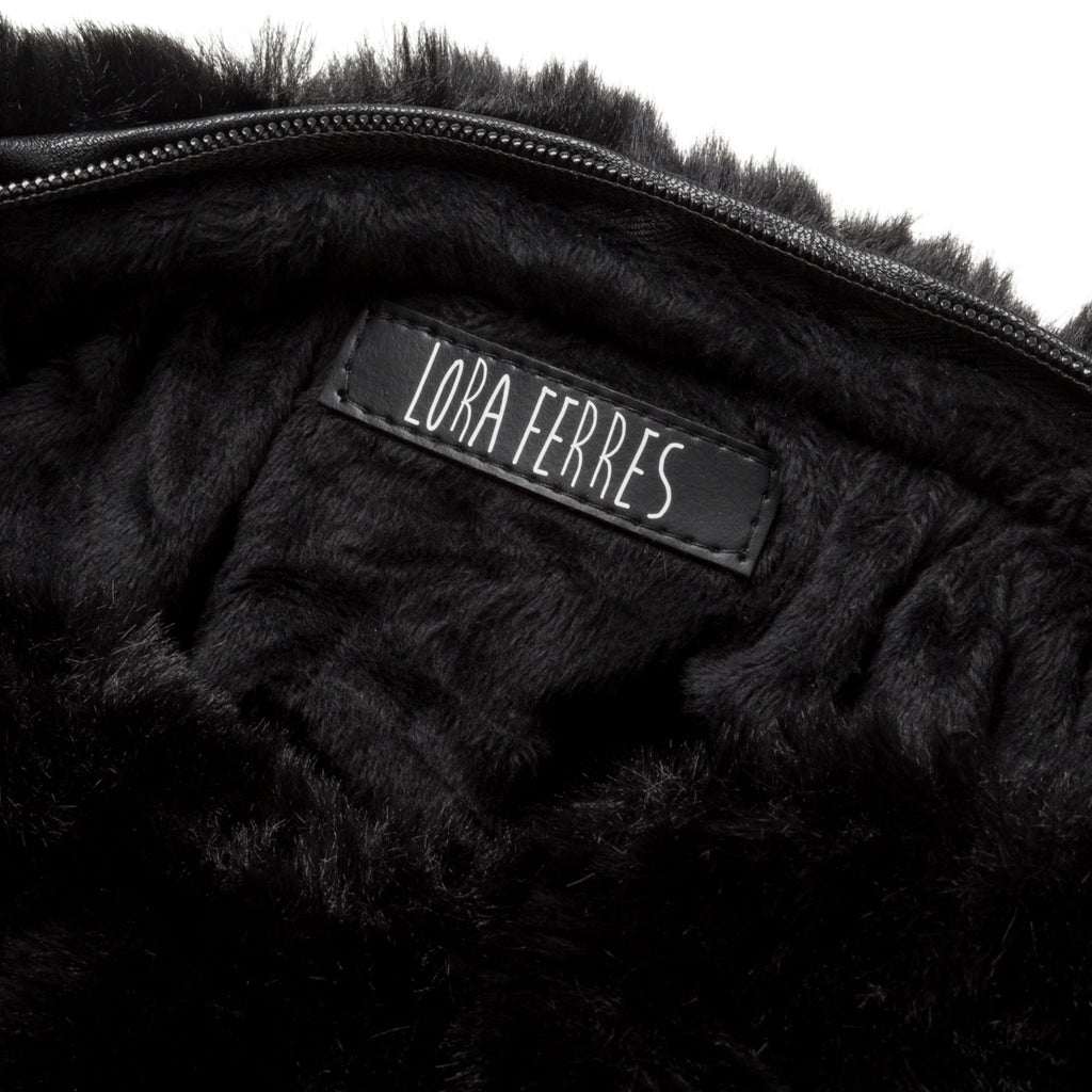Borsa a spalla nera effetto pelliccia Lora Ferres