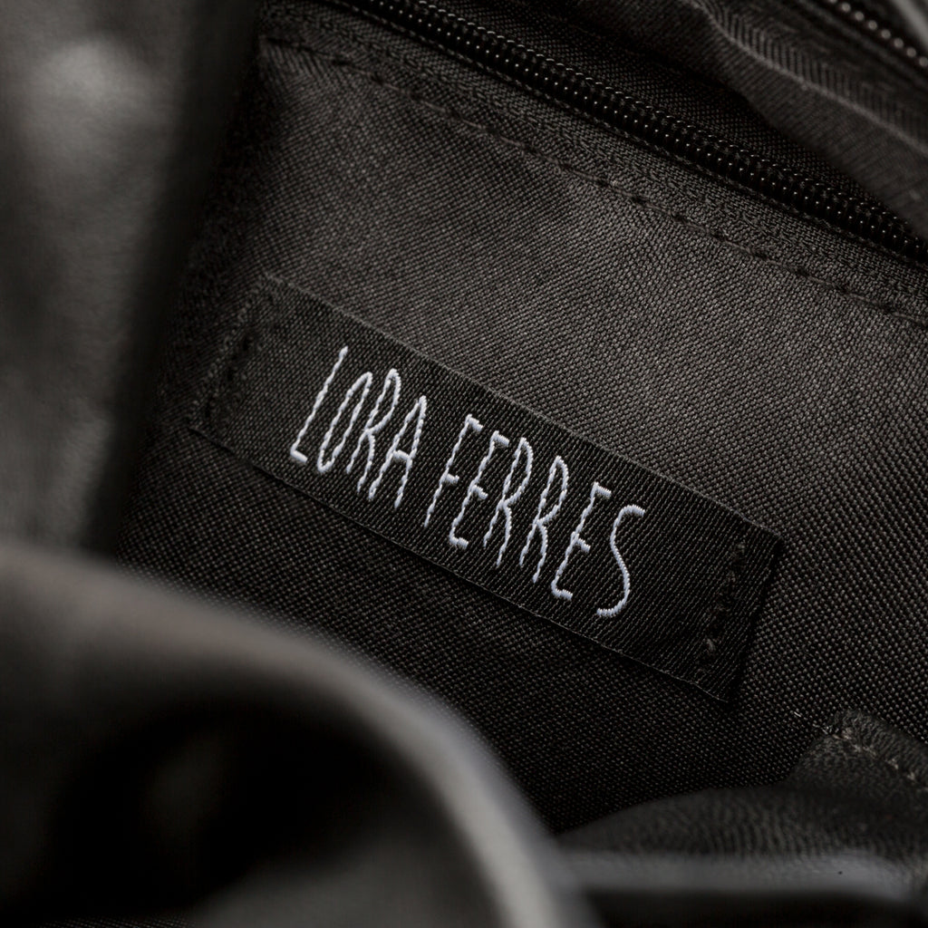 Borsa a spalla nera effetto trapuntato Lora Ferres