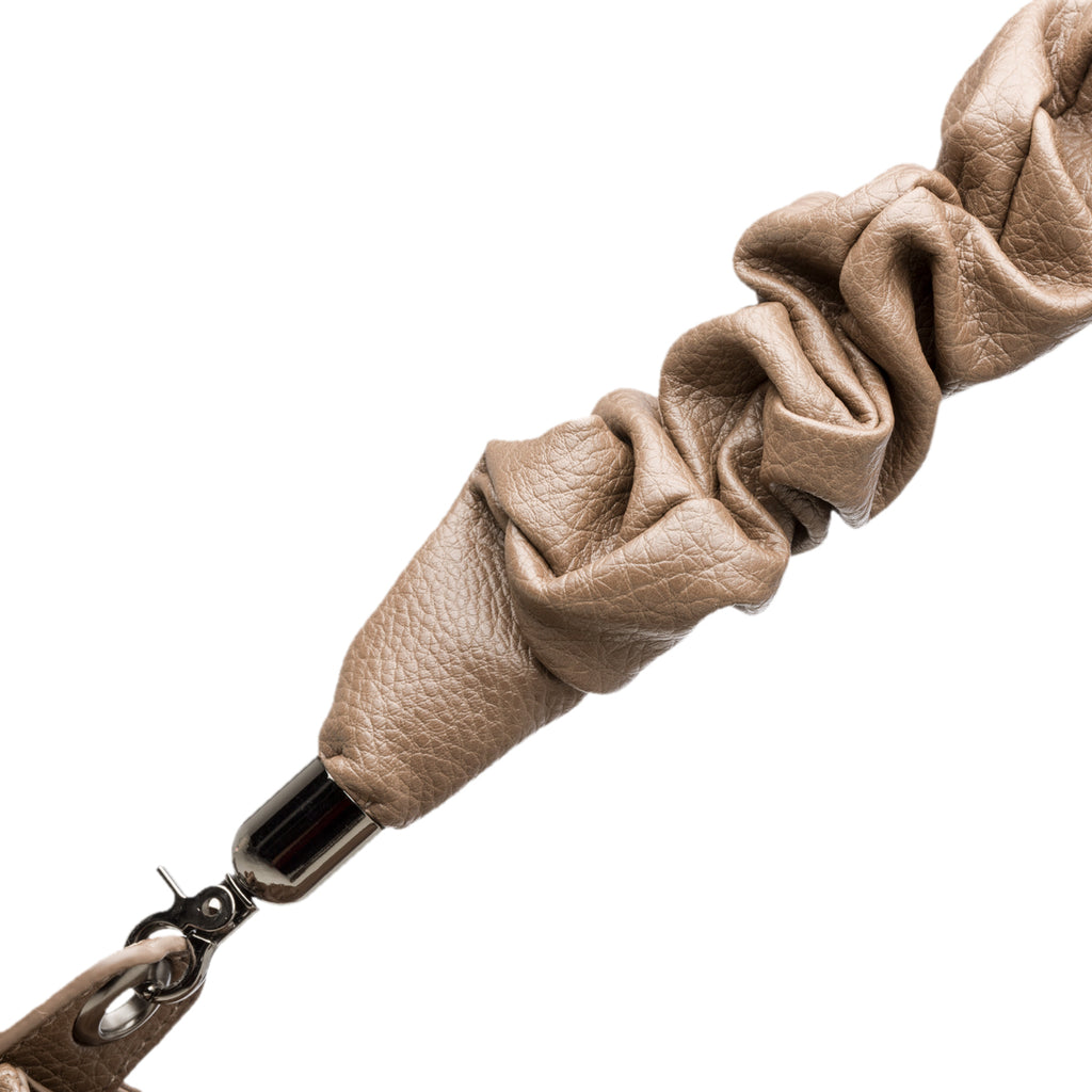 Borsa a spalla marrone con manico arricciato Lora Ferres