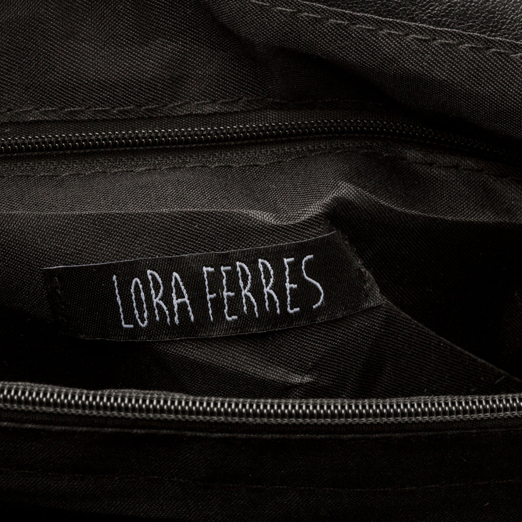 Borsa a spalla nera con borchie a piramide Lora Ferres