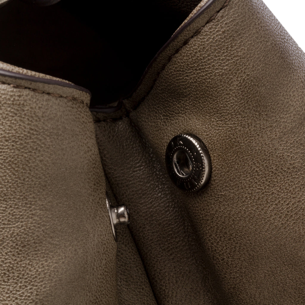 Borsa a spalla marrone con logo in metallo Lumberjack Helena