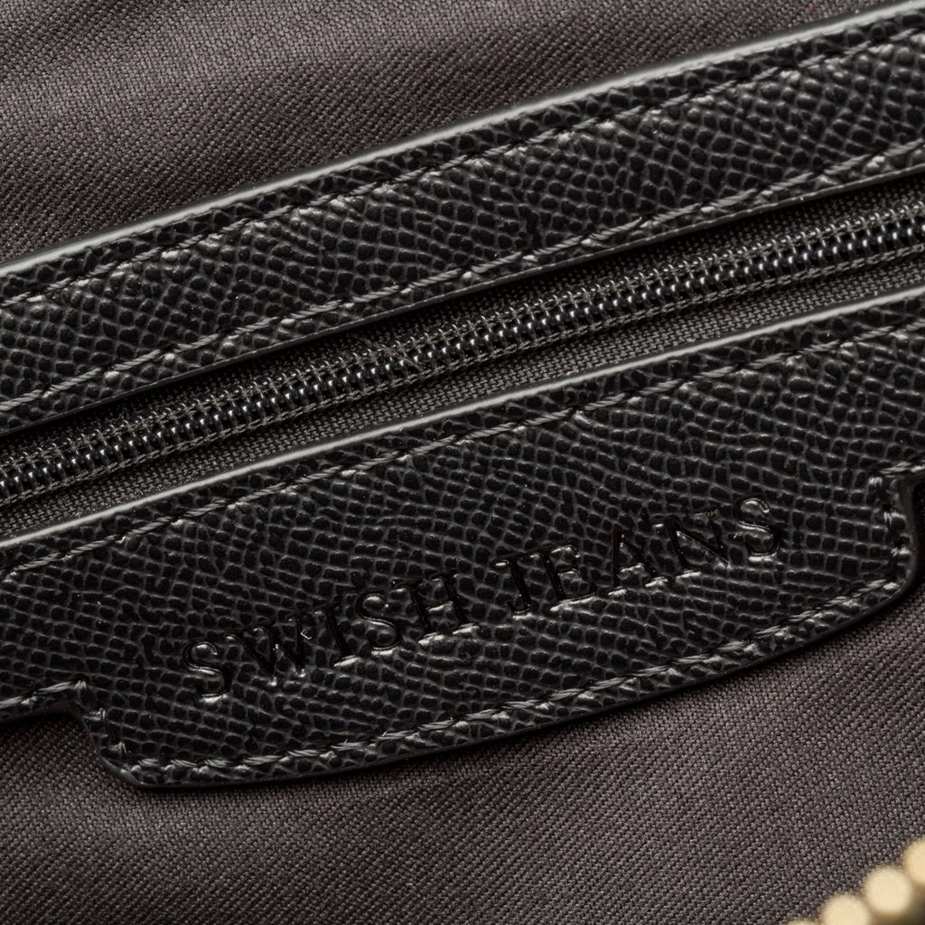 Borsa a spalla nera con logo in metallo Swish Jeans Scorpion