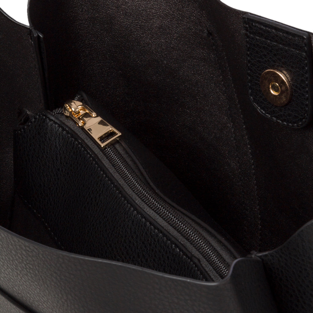 Borsa a spalla nera con manico in metallo Romeo Gigli Amber