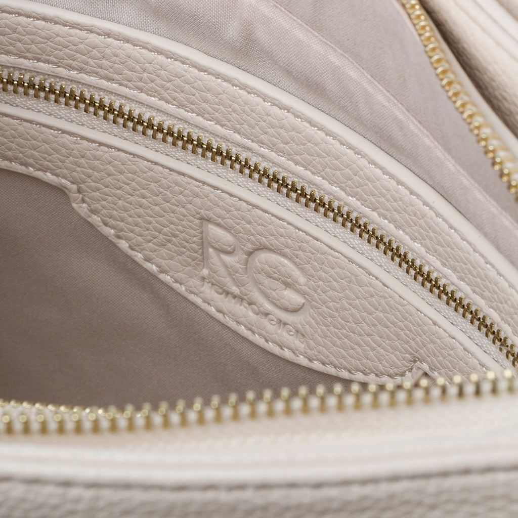 Borsa a spalla beige con manico a catena Romeo Gigli Abigail