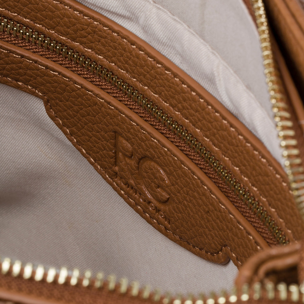 Borsa a spalla color cuoio con manico a catena Romeo Gigli Abigail