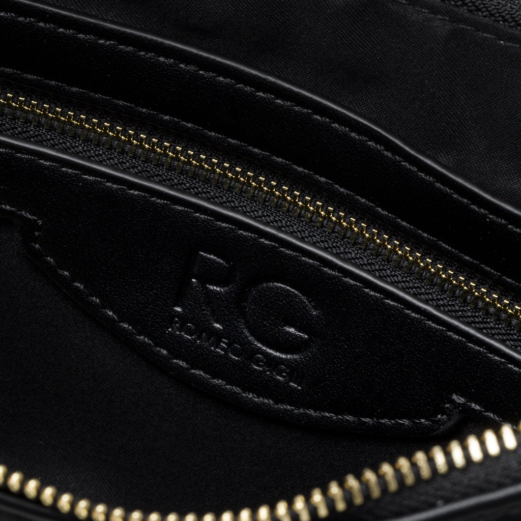 Borsa a spalla nera con logo in metallo Romeo Gigli Charlotte
