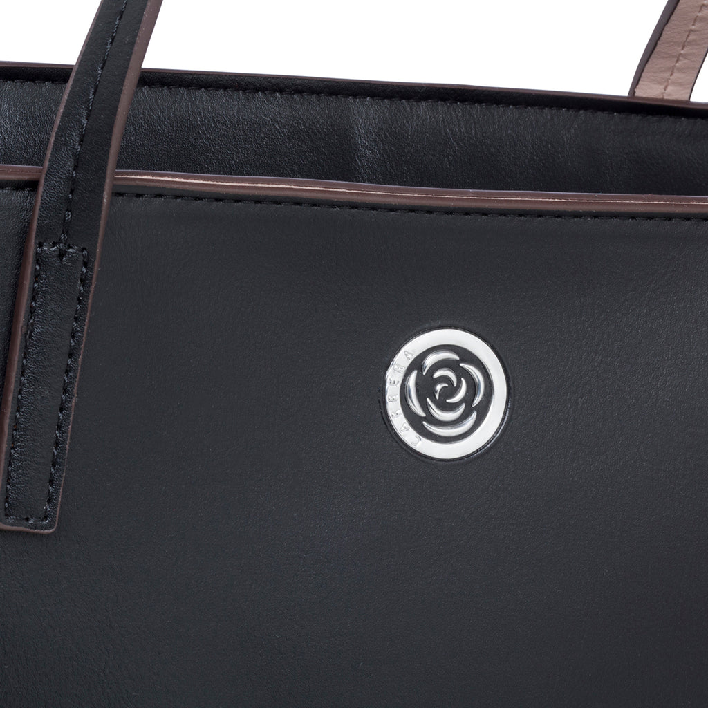 Borsa a spalla nera con logo in metallo Carrera Jeans Sally