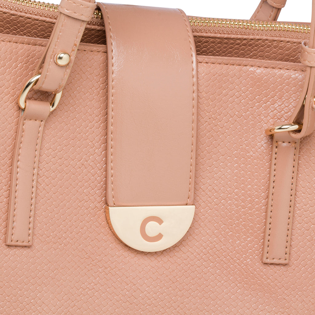 Borsa a spalla color nude con logo in metallo Carrera Jeans Annalise