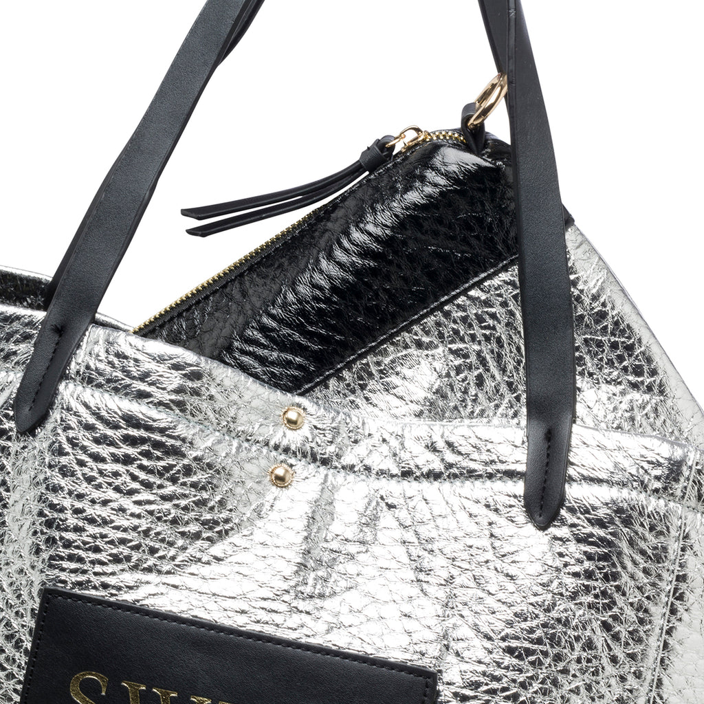 Borsa a spalla argento con maxi-logo Swish Jeans Mabel