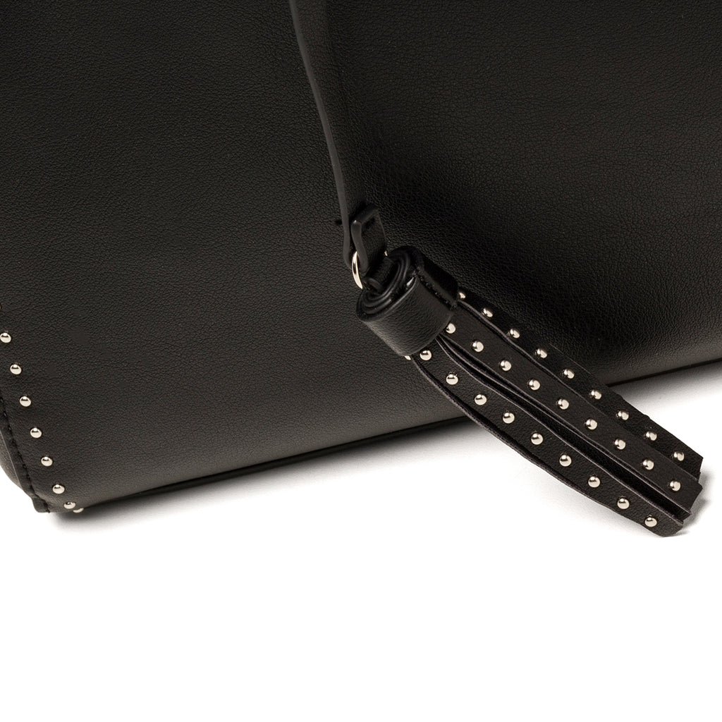 Borsa a spalla nera da donna con piccole borchie Carrera Jeans Allie