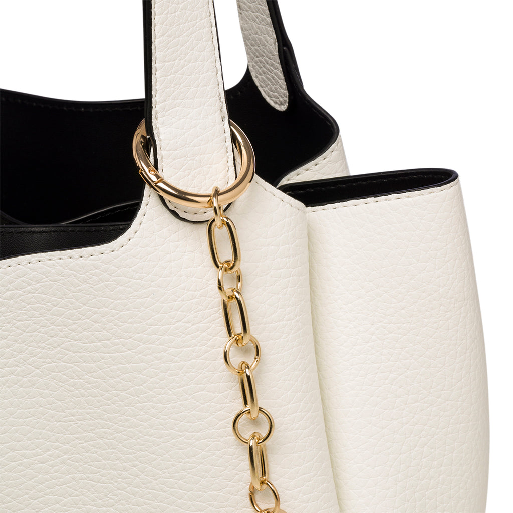 Borsa a spalla bianca in "pelle vegana" effetto martellato Call It Spring Vannna