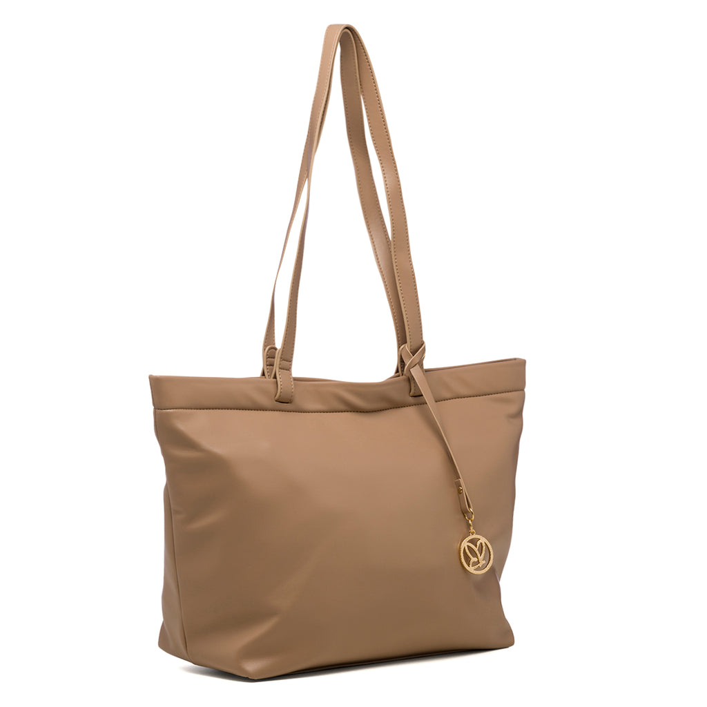 Borsa a spalla beige da donna con pendaglio Lora Ferres
