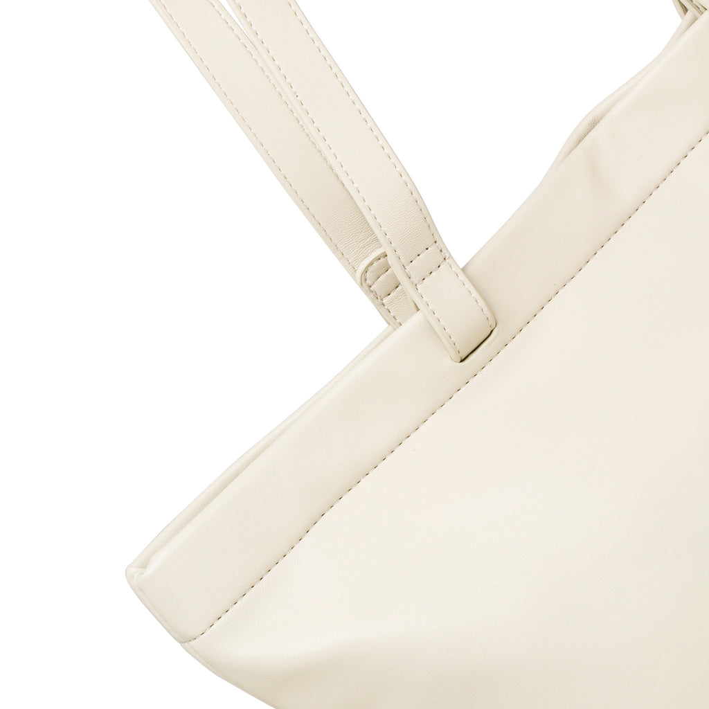 Borsa a spalla off-white da donna con pendaglio Lora Ferres