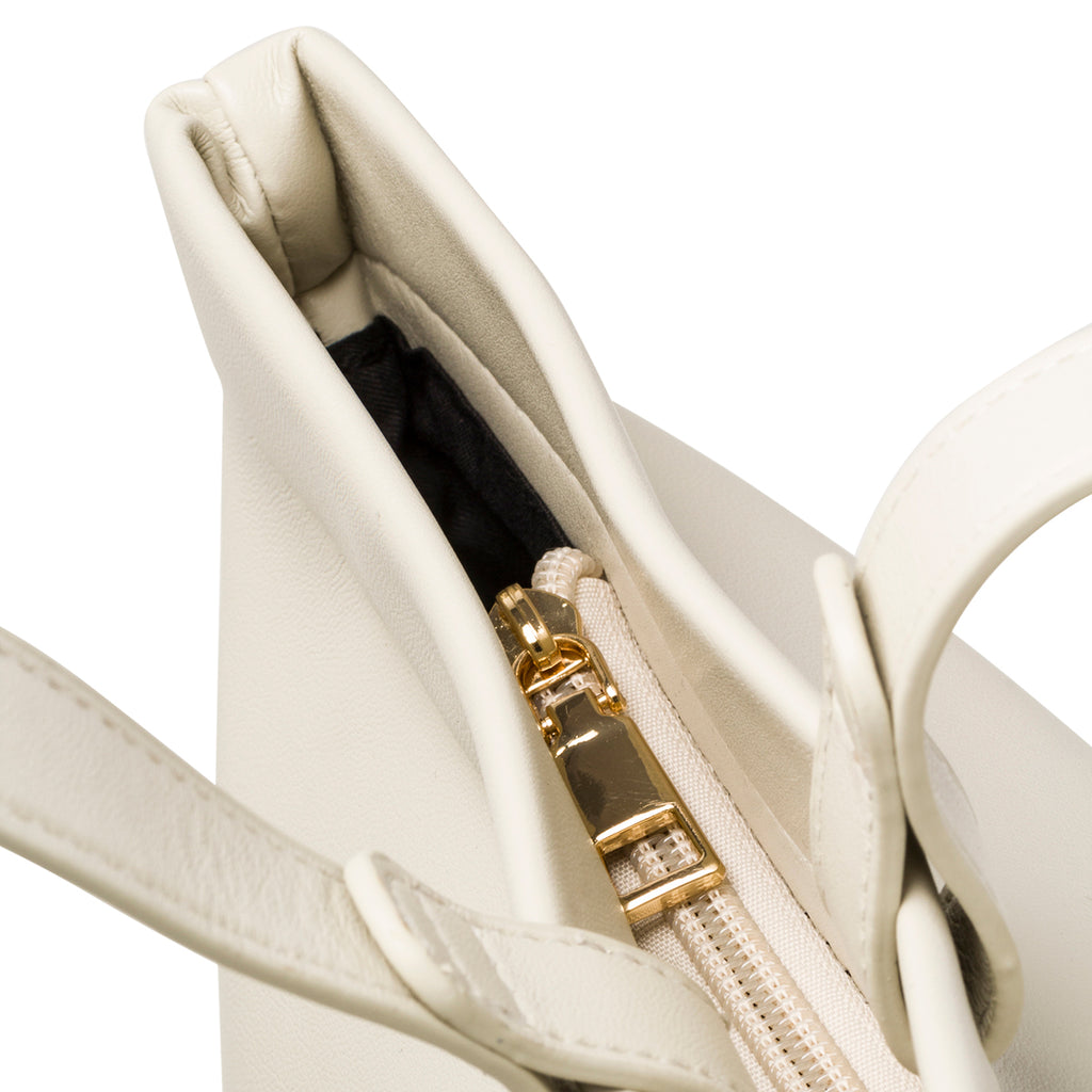 Borsa a spalla off-white da donna con pendaglio Lora Ferres