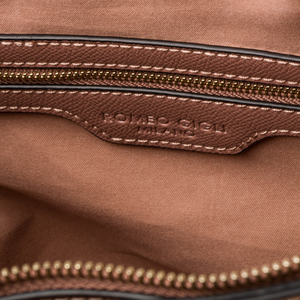 Borsa a spalla rosa antico da donna con logo in metallo Romeo Gigli Milano Gama