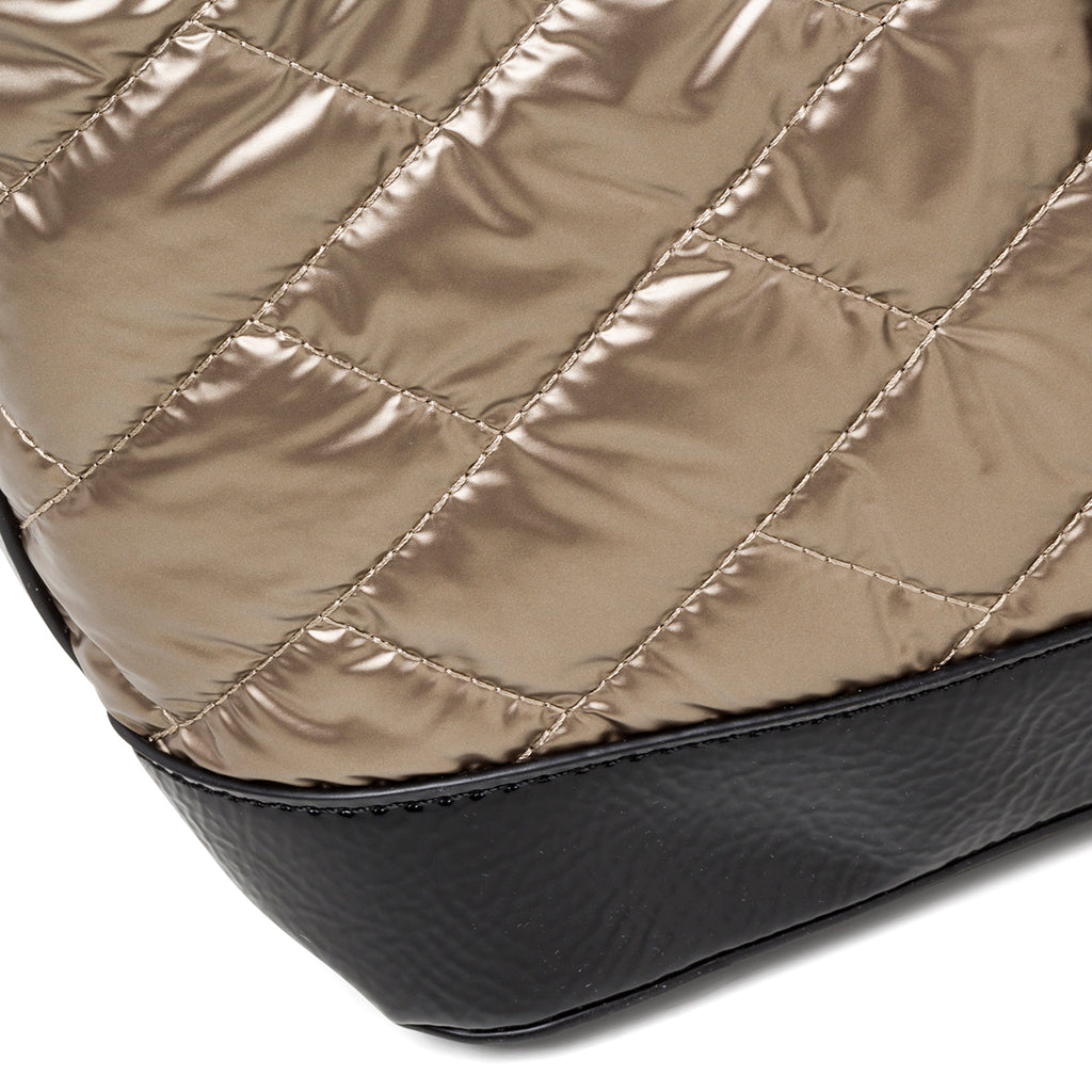 Borsa a spalla oro trapuntata da donna Romeo Gigli Milano Reagan