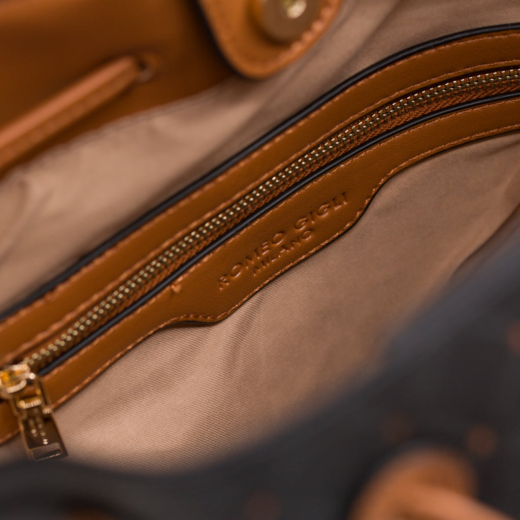 Borsa a spalla nera da donna con monogramma Romeo Gigli Milano Gama