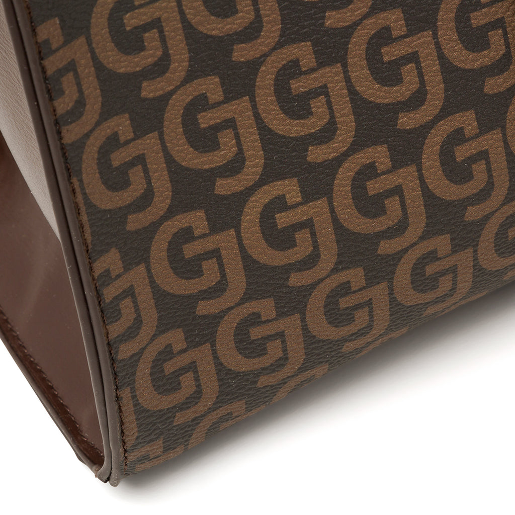 Borsa a spalla marrone da donna con medaglione dorato e stampa monogramma Carrera Audrey