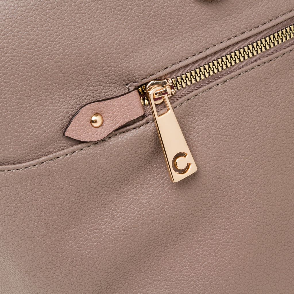 Borsa a spalla taupe da donna con zip frontale Carrera First