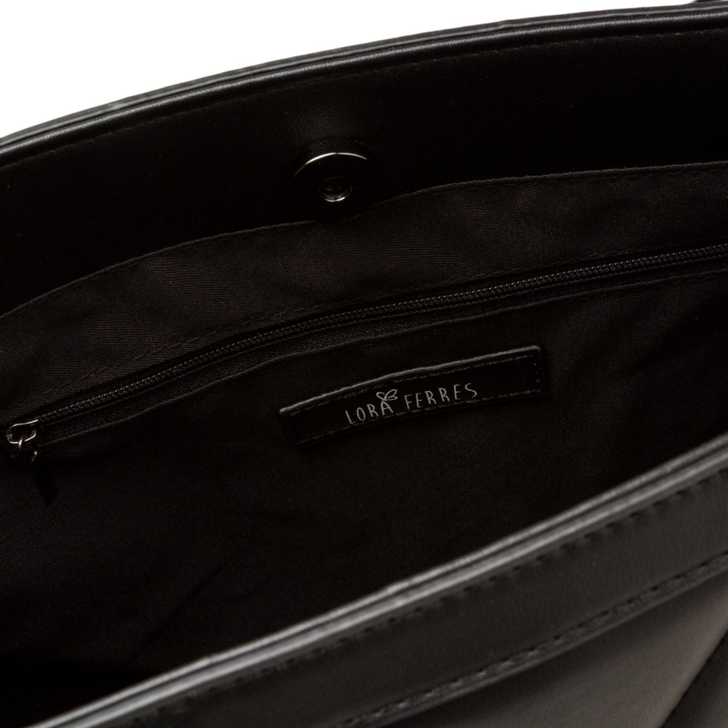 Borsa a spalla nera trapuntata da donna Lora Ferres