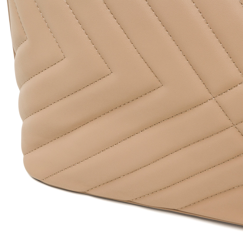 Borsa a spalla taupe trapuntata da donna Lora Ferres