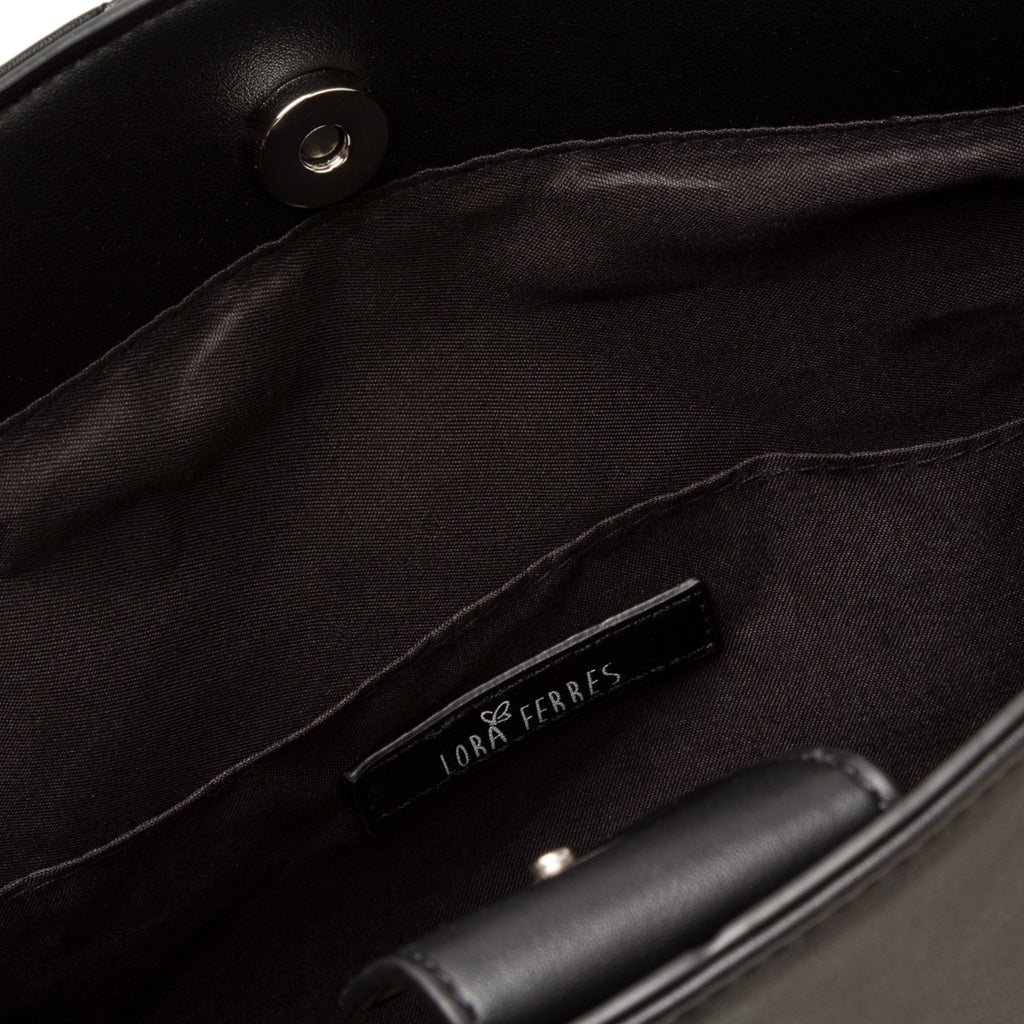 Borsa a spalla nera trapuntata da donna Lora Ferres