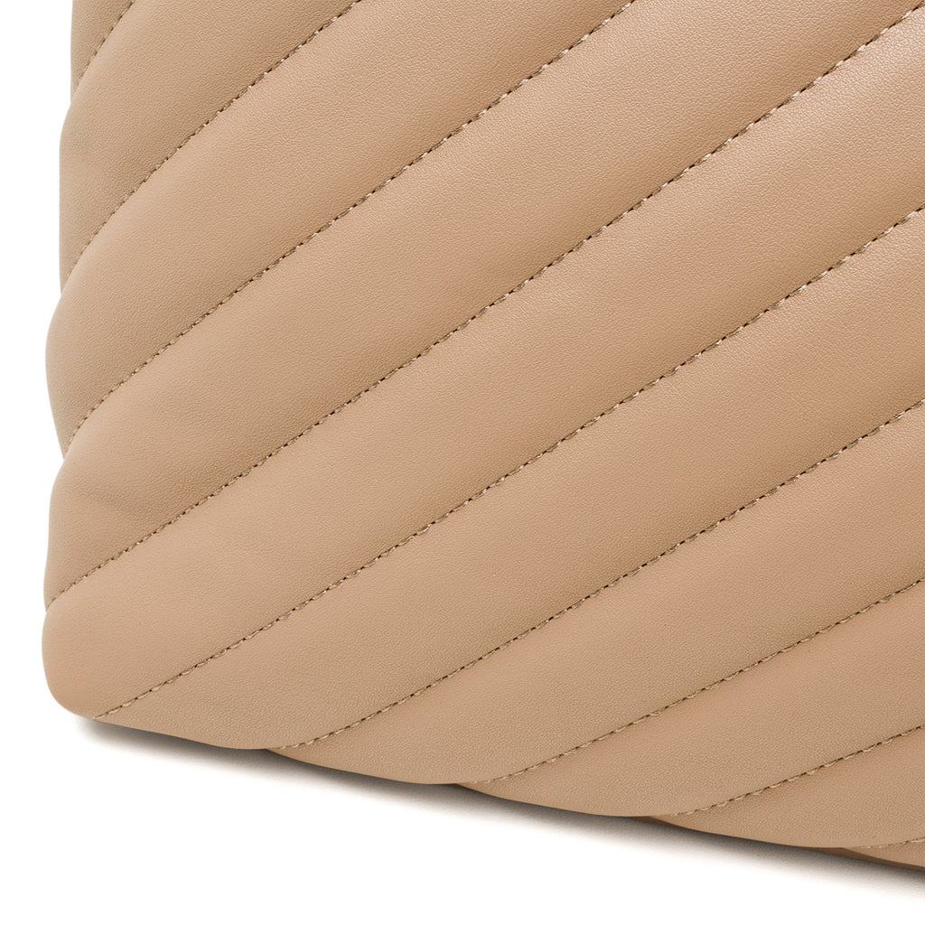 Borsa a spalla taupe trapuntata da donna Lora Ferres