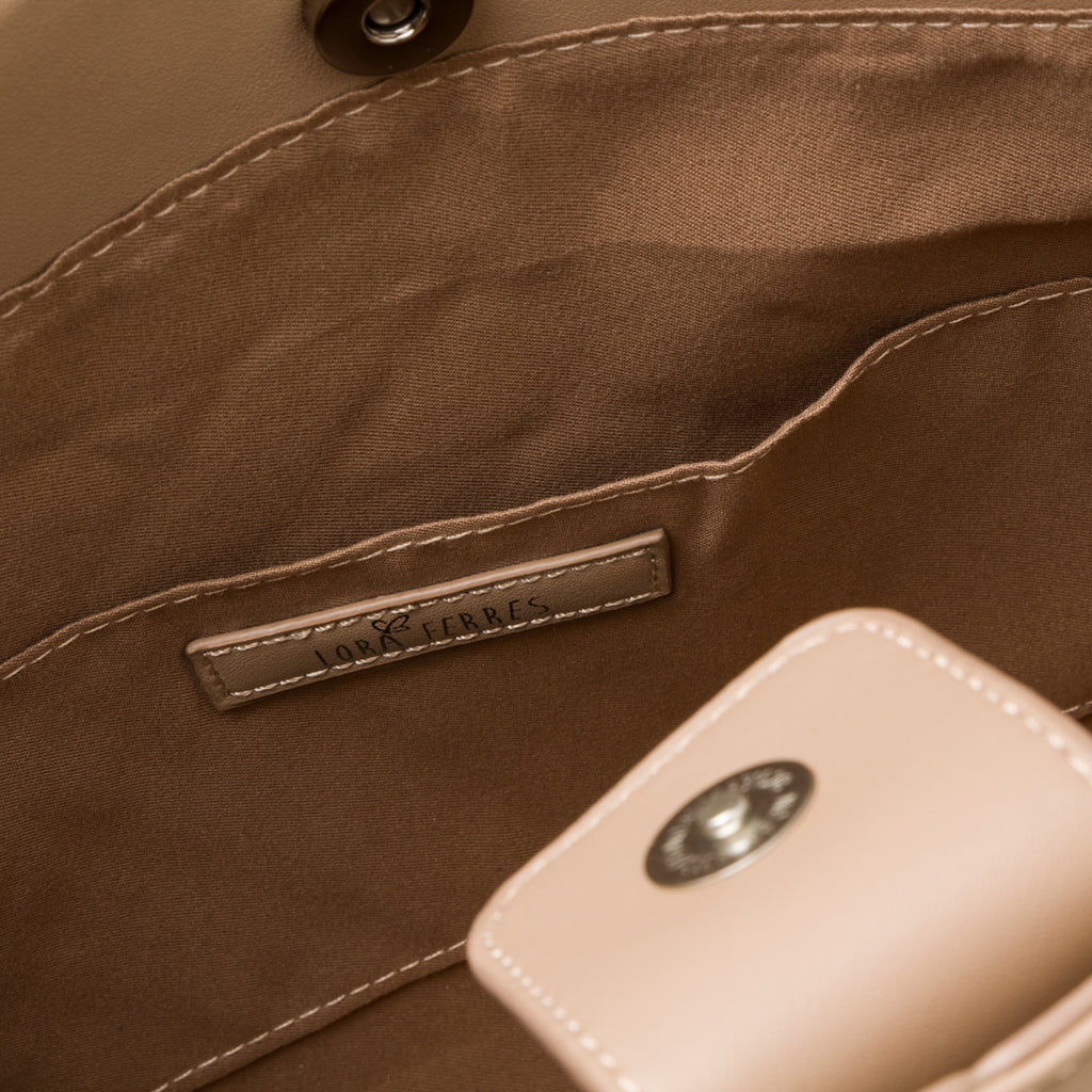 Borsa a spalla taupe trapuntata da donna Lora Ferres