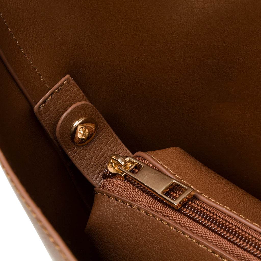 Borsa a spalla da donna marrone con manici a catena Lora Ferres