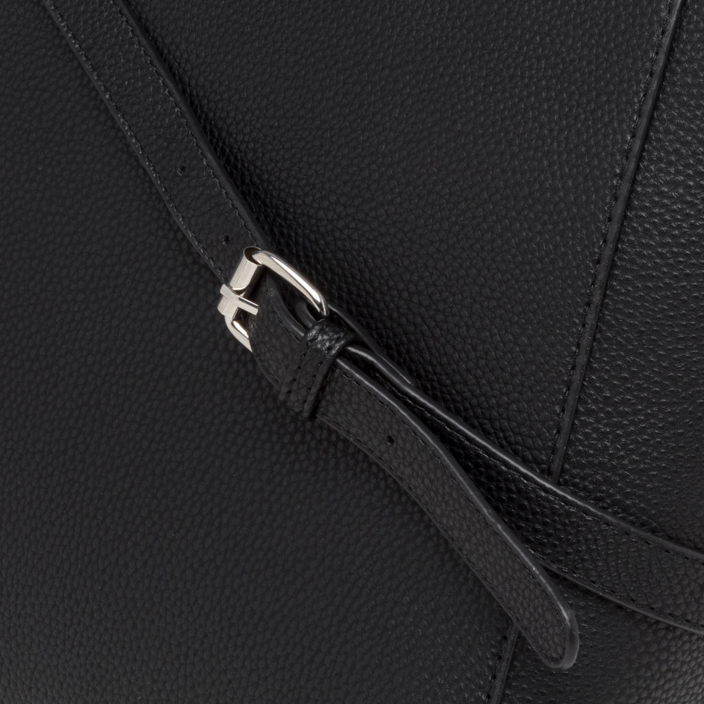 Borsa a mano nera in similpelle martellata Lora Ferres